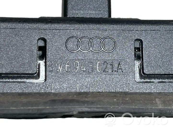 Audi A5 Éclairage de plaque d'immatriculation 8W6943021A