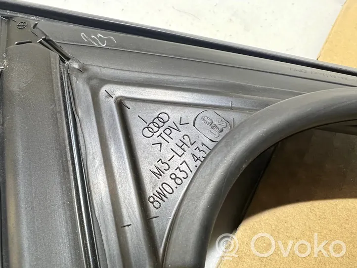 Audi A4 S4 B9 Rivestimento modanatura del vetro della portiera anteriore 8W0837431