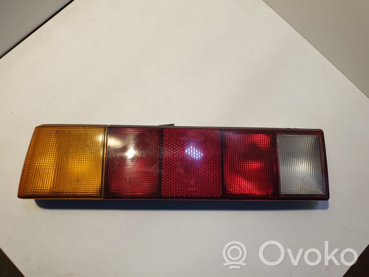 Volkswagen Santana Lampa tylna 325945111B