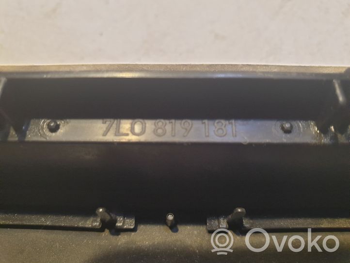 Volkswagen Touareg I Quarter panel pressure vent 7L0819181