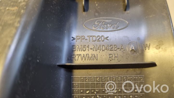 Ford Focus Bagažinės slenksčio apdaila BM51N40428A