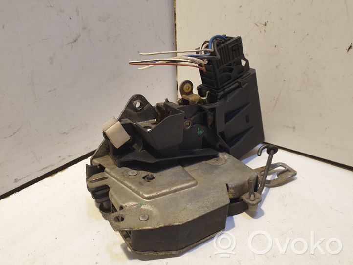 BMW 3 E36 Etuoven lukko 67111387606