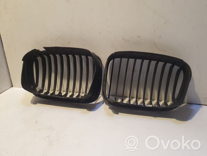 BMW 3 E46 Grille calandre de capot 81950589