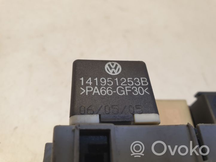 Volkswagen Touareg I Rėlių montavimo blokas 141951253B