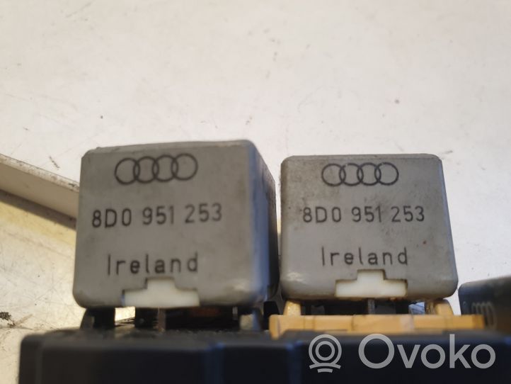 Audi A4 S4 B5 8D Releju montāžas bloks 8D0951253