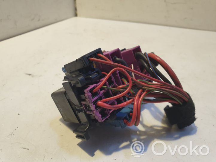 Audi A4 S4 B5 8D Relay mounting block 8D0951253