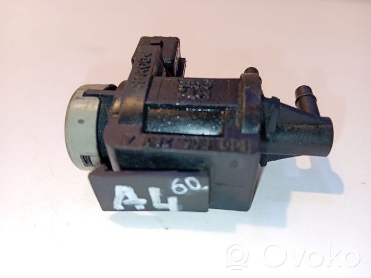 Audi A4 S4 B5 8D Electrovanne Soupape de Sûreté / Dépression 1JO906283A