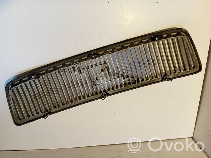 Volvo S70  V70  V70 XC Grille calandre supérieure de pare-chocs avant 9151669