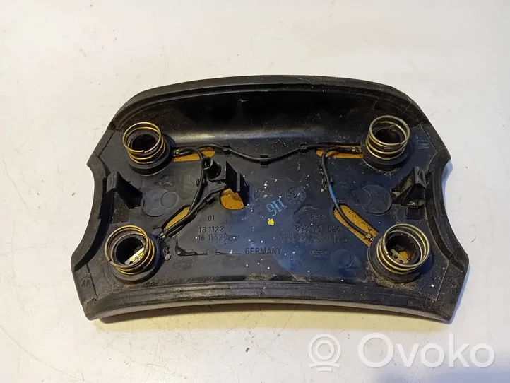 Audi 80 90 B3 Vairo oro pagalvės dangtelis 893951525A