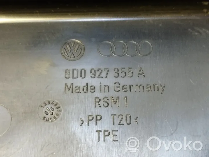 Volkswagen PASSAT B5 Juego de caja de fusibles 8D0927613