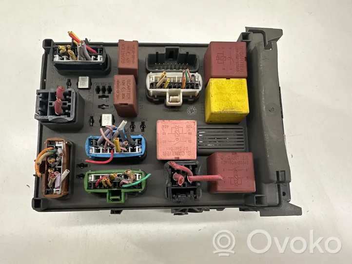 Renault Espace -  Grand espace IV Module de fusibles 8200447435