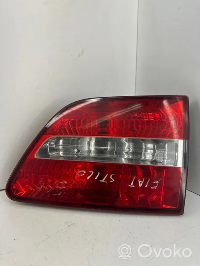 Fiat Stilo Lampy tylnej klapy bagażnika 51717942