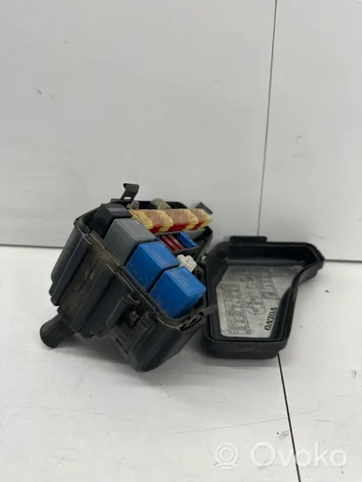 Volvo S70  V70  V70 XC Fuse box set 9128576