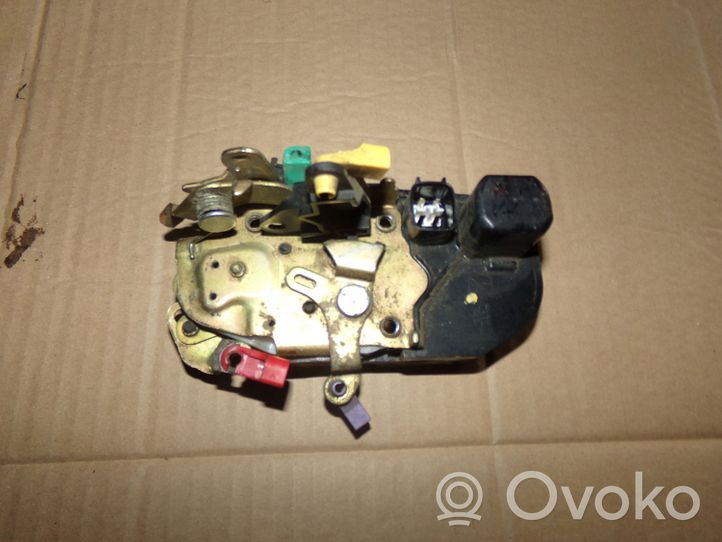 Chrysler Stratus II Front door lock 