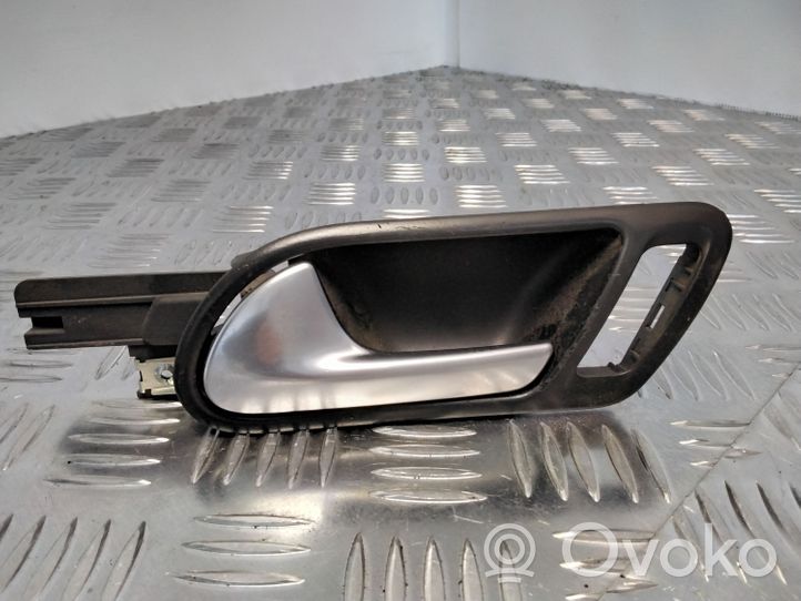 Volkswagen Jetta V Poignée intérieure hayon de chargement 1K1837113