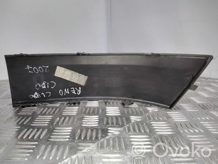 Renault Clio III Modanatura separatore del paraurti anteriore 8200074467