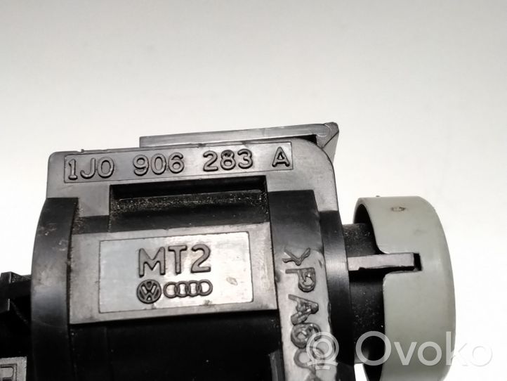 Volkswagen PASSAT B5.5 Włącznik elektromagnetyczny rozrusznika / Solenoid 1J0906263A