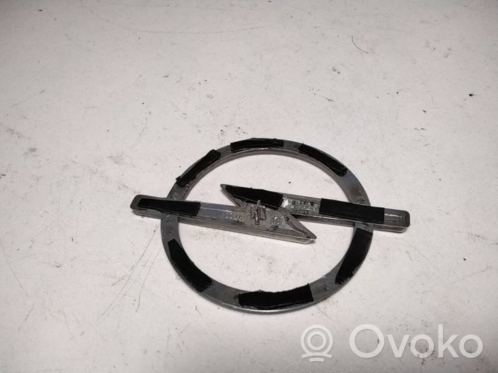 Opel Vectra B Manufacturer badge logo/emblem 33319