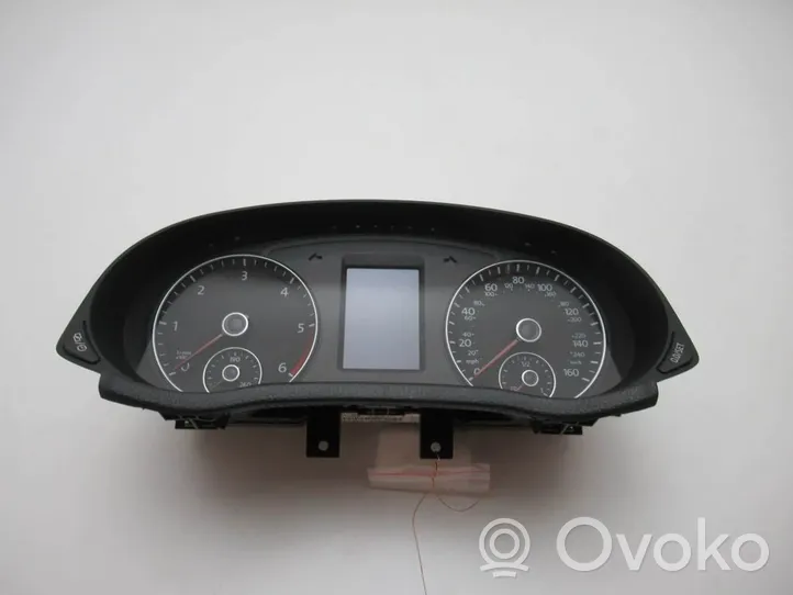 Volkswagen PASSAT B7 Speedometer (instrument cluster) 561920970G