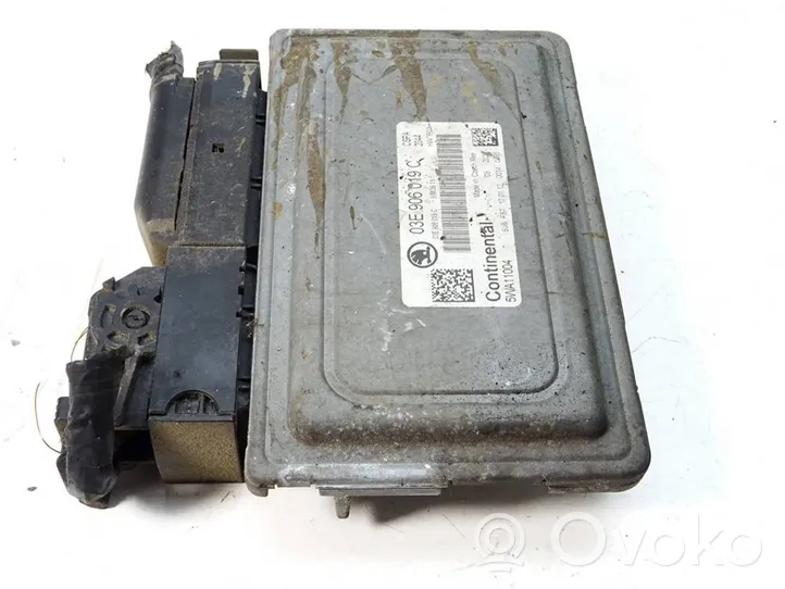 Skoda Fabia Mk1 (6Y) Unité de commande, module ECU de moteur 03E906019C