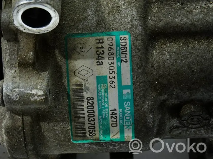 Renault Twingo I Ilmastointilaitteen kompressorin pumppu (A/C) 8200037058