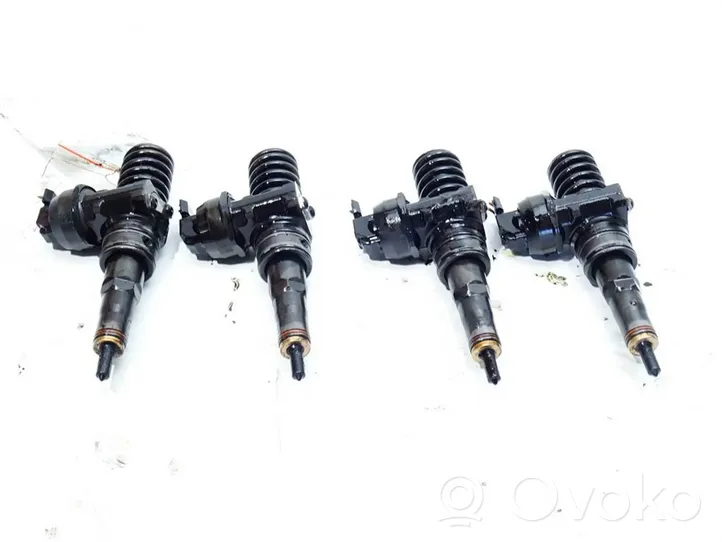 Volkswagen Golf V Set di iniettori 038130073AG