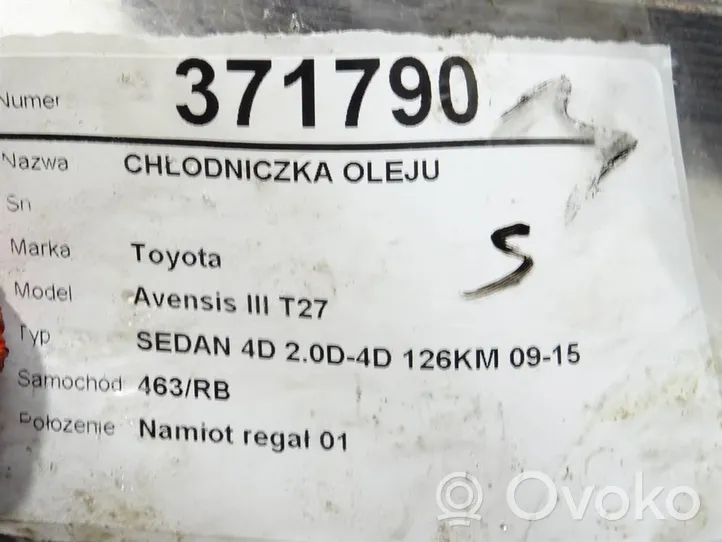 Toyota Avensis T270 Radiatore dell’olio del motore 15710-0R010-C