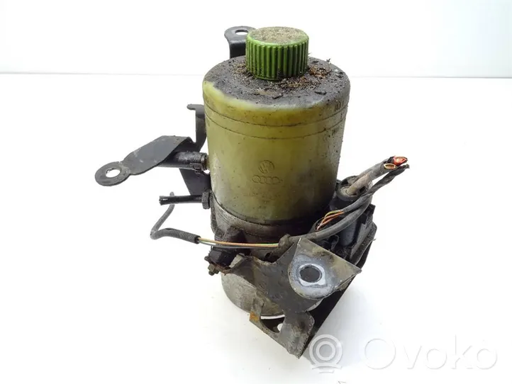 Volkswagen Polo IV 9N3 Power steering pump 