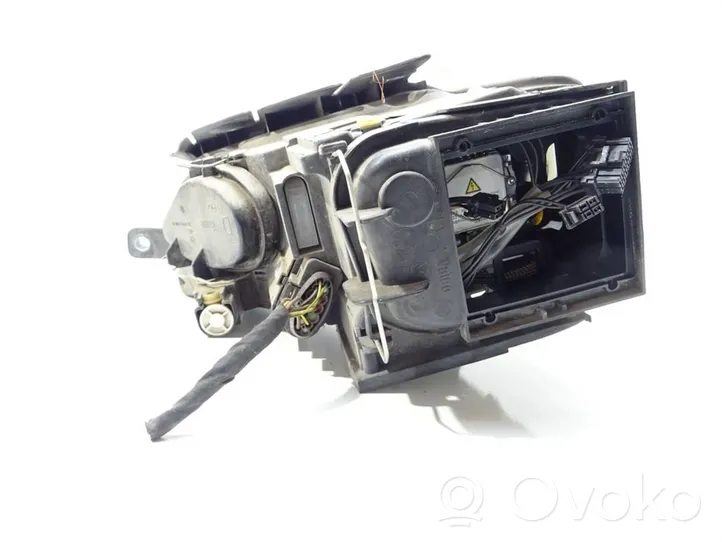 Volkswagen PASSAT B6 Lampa przednia 3C0941752G