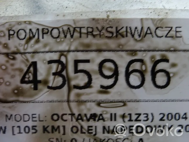Skoda Octavia Mk2 (1Z) Wtryskiwacze / Komplet 038130073AG