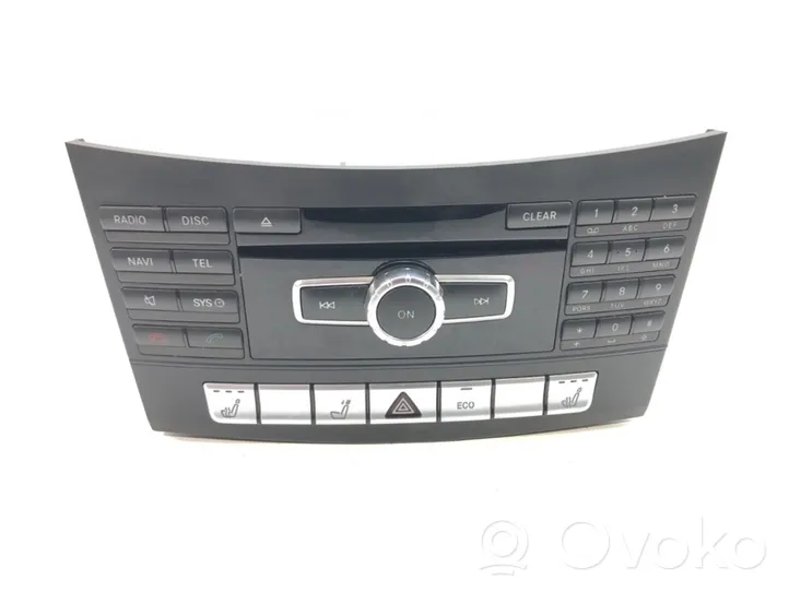 Mercedes-Benz E W212 Radio/CD/DVD/GPS-pääyksikkö A2129008328