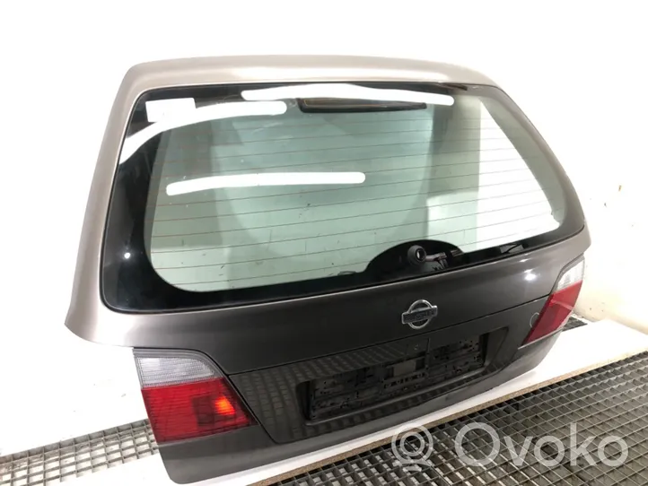 Nissan Primera Takaluukun/tavaratilan kansi 