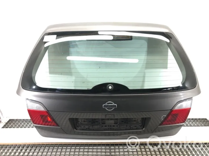 Nissan Primera Задняя крышка (багажника) 