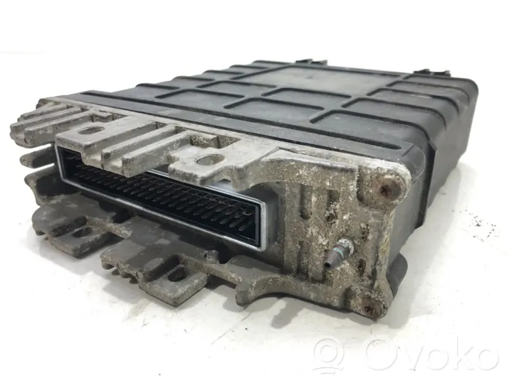 Volkswagen Transporter - Caravelle T4 Motorsteuergerät ECU 