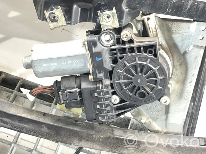 Audi A4 S4 B5 8D Regulador de puerta delantera con motor 8D0837397D