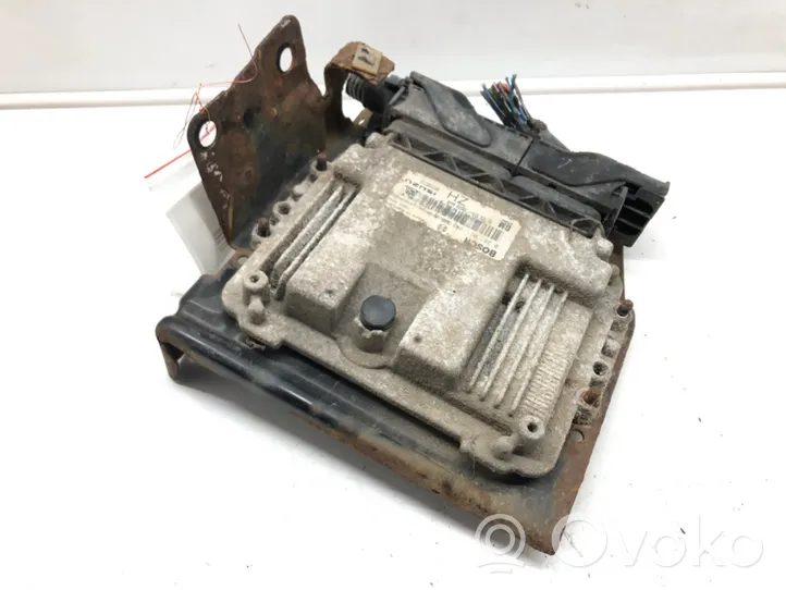 Opel Astra H Блок управления двигателем ECU 0281011943