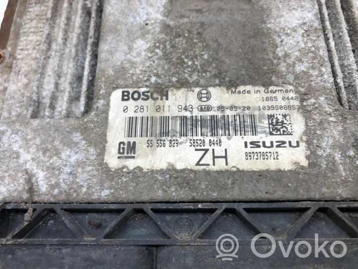 Opel Astra H Motora vadības bloka ECU 0281011943