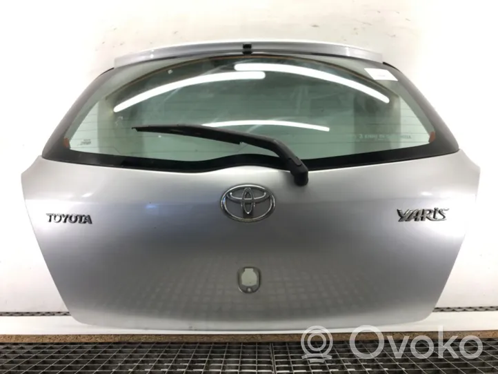 Toyota Yaris Takaluukun/tavaratilan kansi 