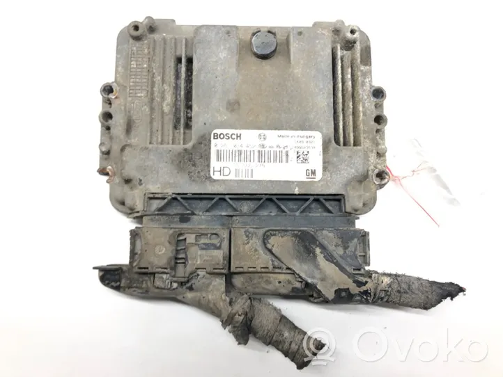 Opel Zafira B Unité de commande, module ECU de moteur 55566279