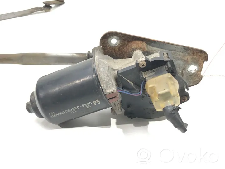Suzuki Jimny Etupyyhkimen vivusto ja moottori 059050-6836