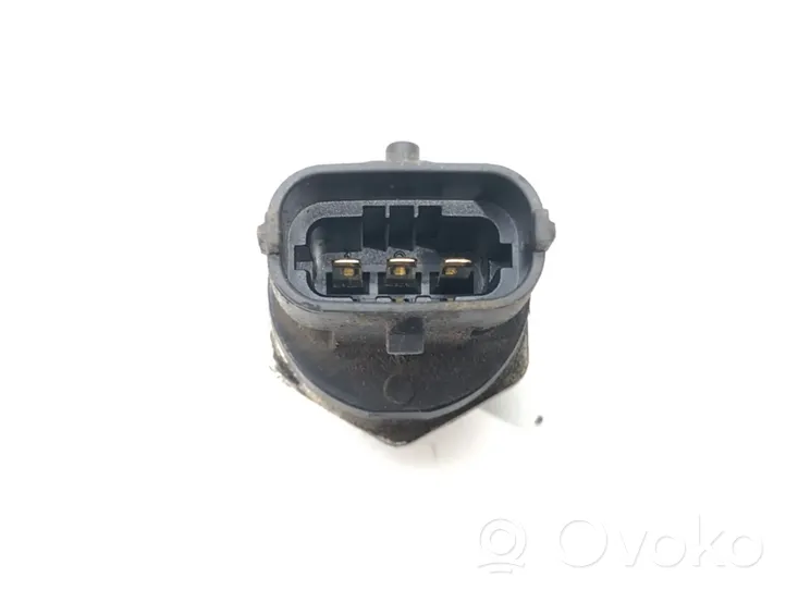 Opel Zafira B Capteur de pression de carburant 0281002706