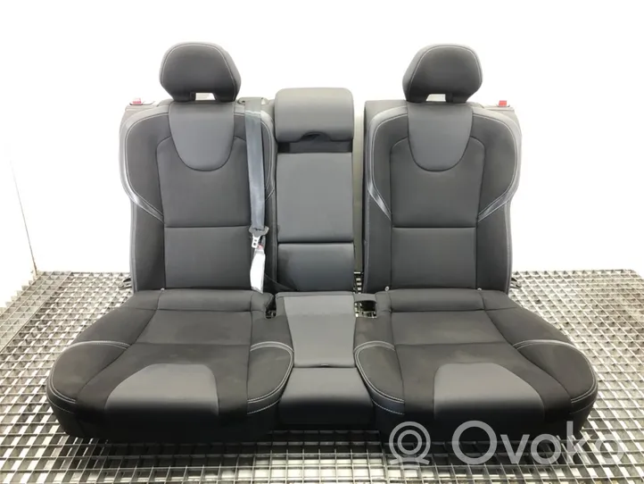 Volvo V40 Toisen istuinrivin istuimet 