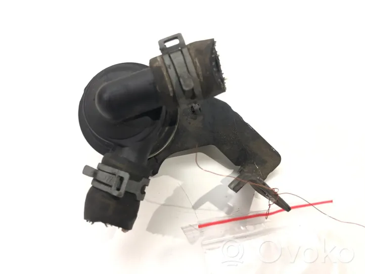 Audi A4 S4 B8 8K Supporto di montaggio del filtro dell’olio 03L121093A