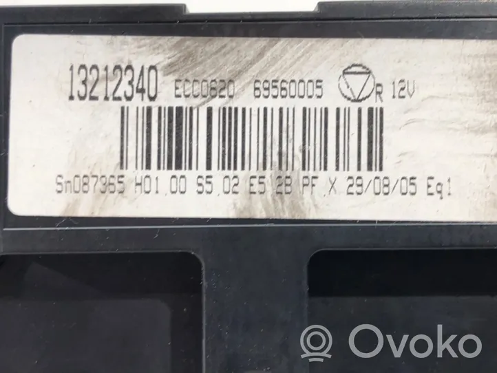 Opel Vectra C Przełącznik / Włącznik nawiewu dmuchawy 13212340