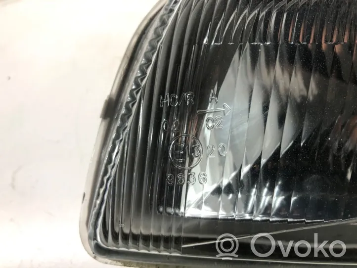 Toyota RAV 4 (XA10) Lampa przednia 