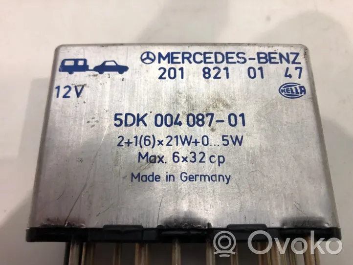 Mercedes-Benz 190 W201 Piekabes āķa vadības bloks 2018210147