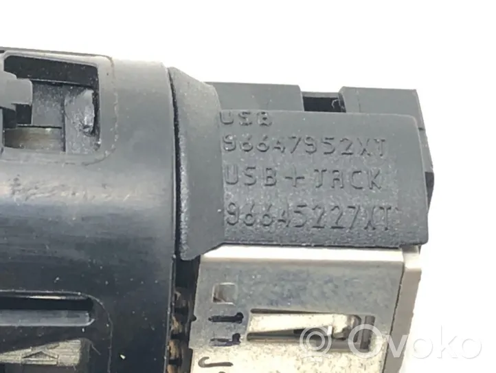 Peugeot 508 USB socket connector 96645227XT