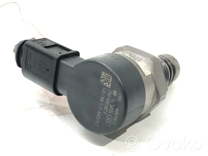 Audi A4 S4 B8 8K Regolatore di pressione del carburante 0281006002