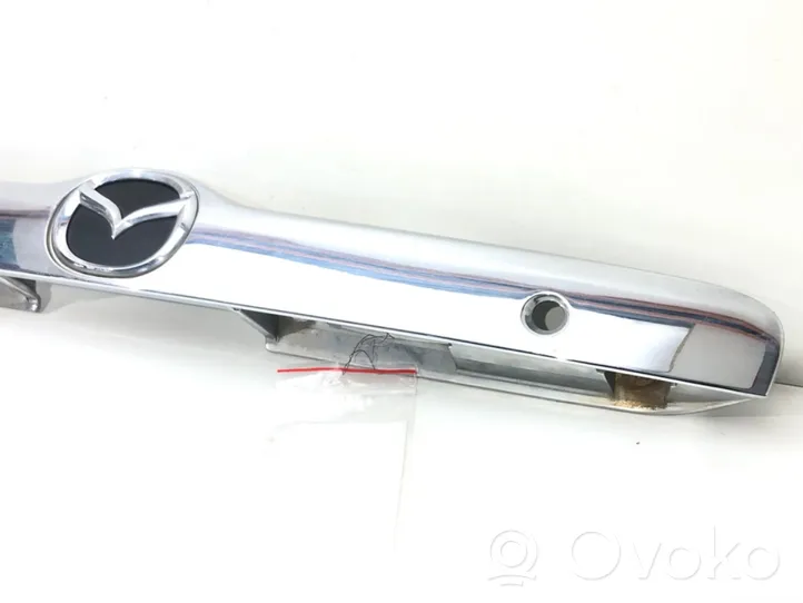 Mazda Tribute Takaluukun rekisterikilven valon palkki YL84-78425A22-AAW