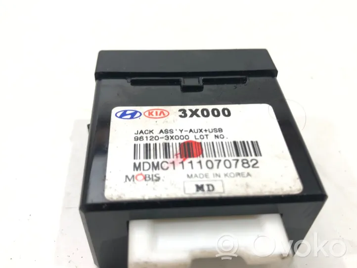 Hyundai Elantra USB-pistokeliitin 96120-3X000